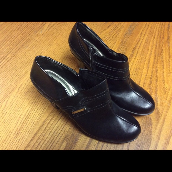 Liz Claiborne flex bootie - Picture 3 of 3